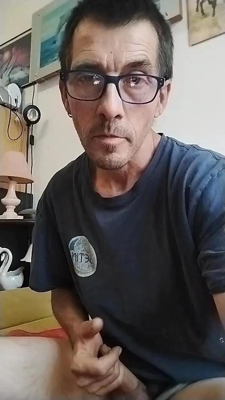 Offline davidgarmin4 on Cam4