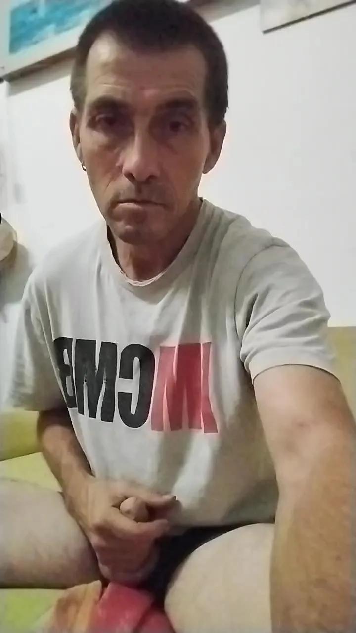 Offline davidgarmin4 on Cam4