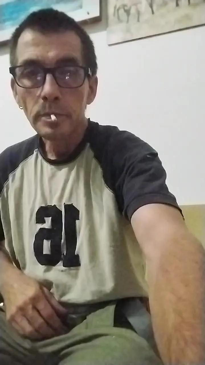 Offline davidgarmin4 on Cam4
