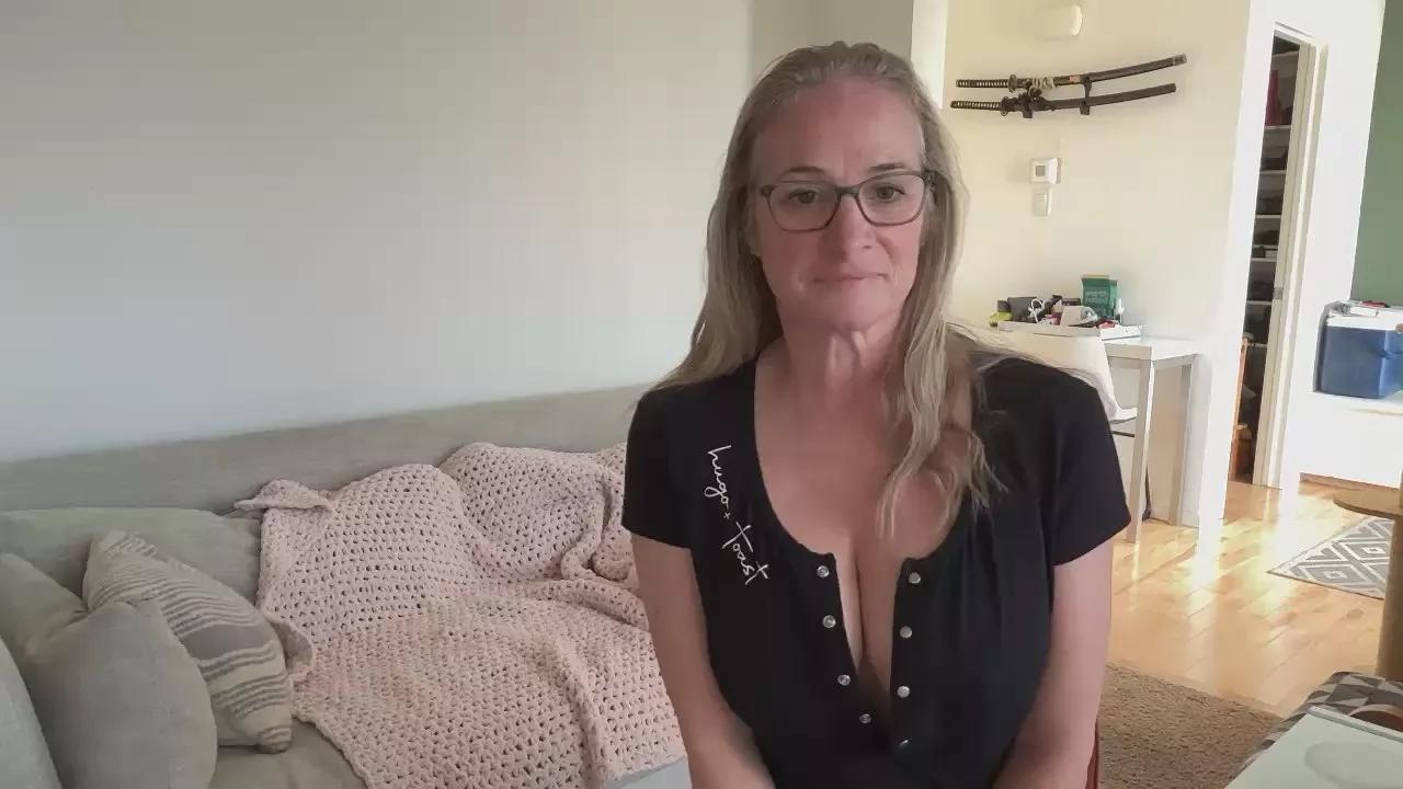 DDD_frenchlove on Cam4 