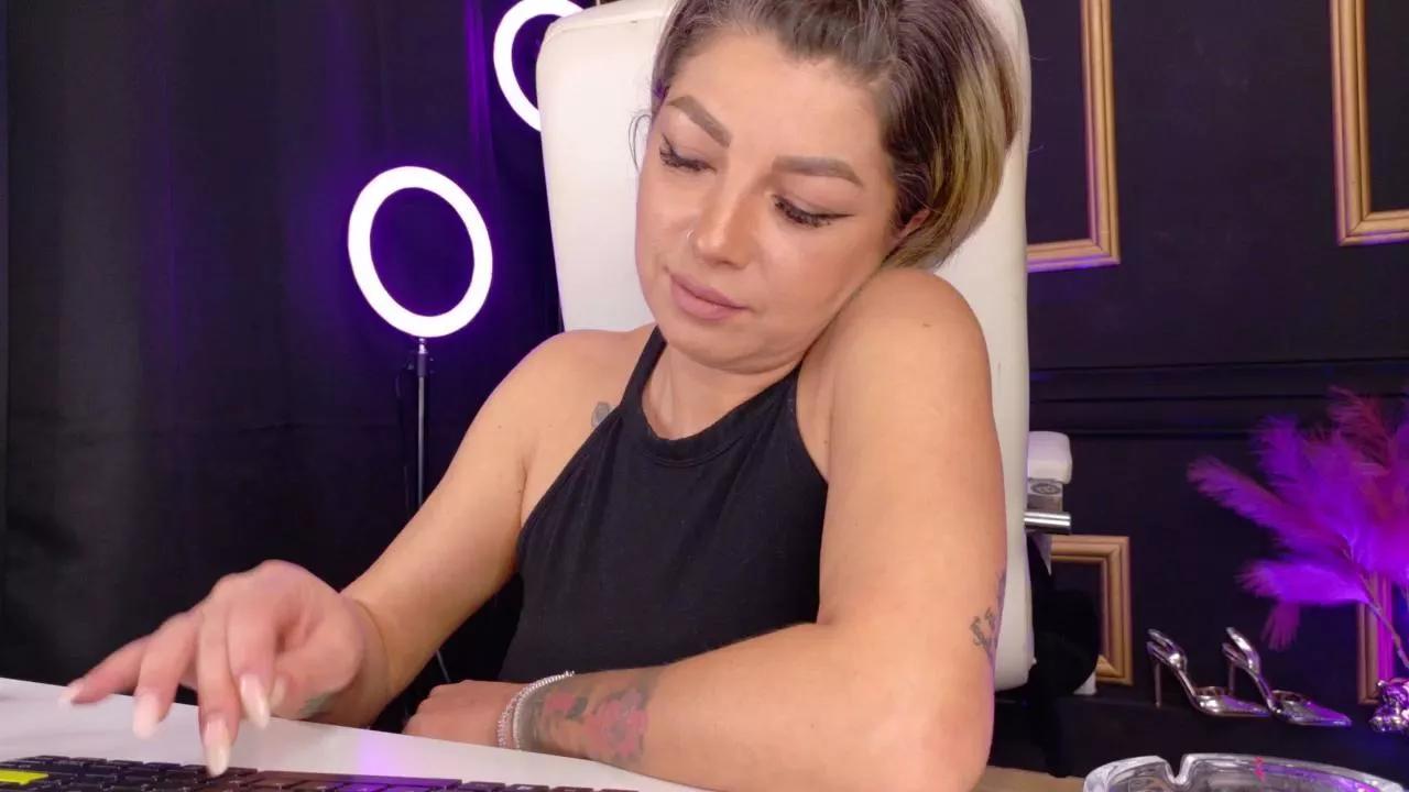 DeeaDiamond on Cam4 
