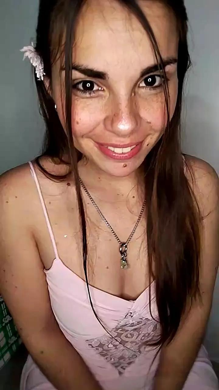 Desiree025 — Freechat on Cam4