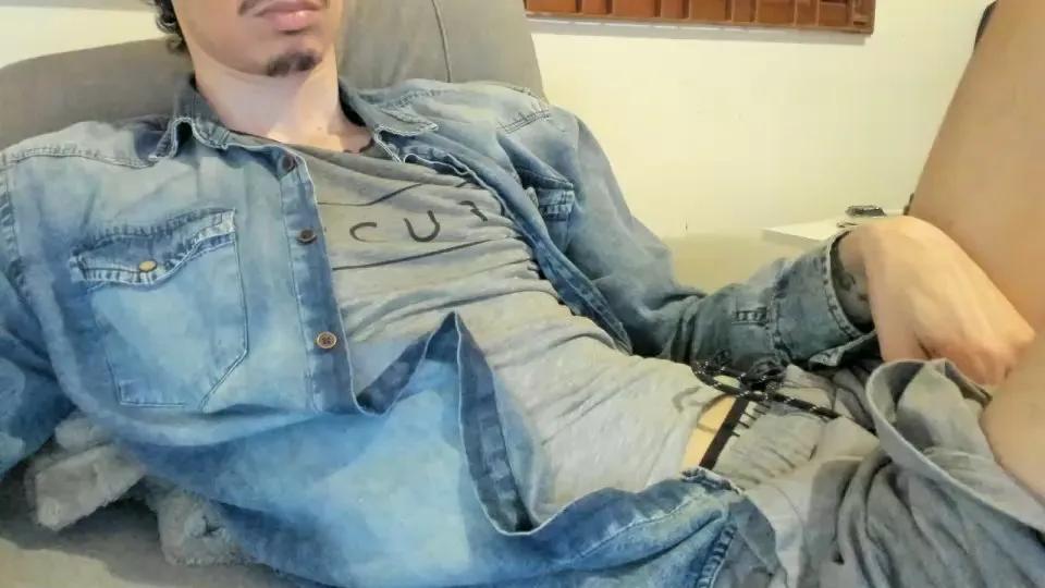 Offline digbreed on Cam4