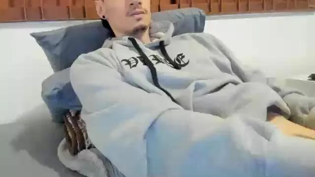 Offline digbreed on Cam4