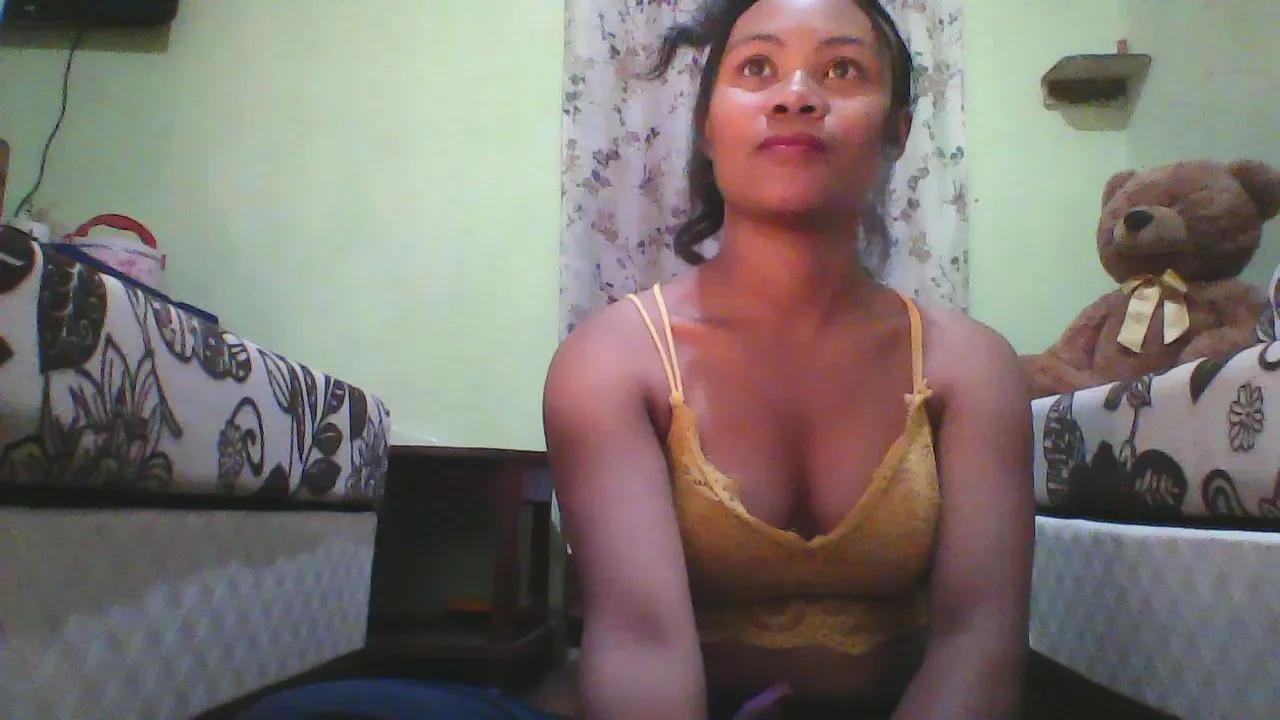 Dillianah2625 —  #cute #gamer #ass #pussy #C2C #pawg #masturbation