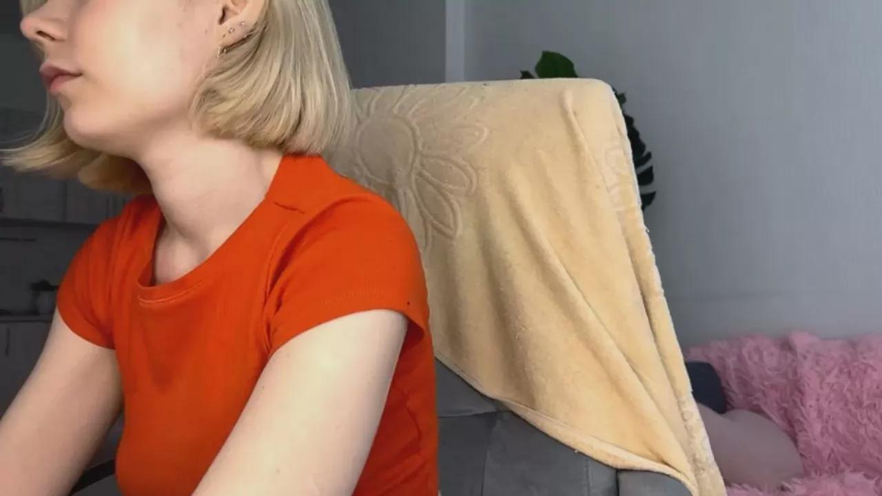 DollyCatts on Cam4 