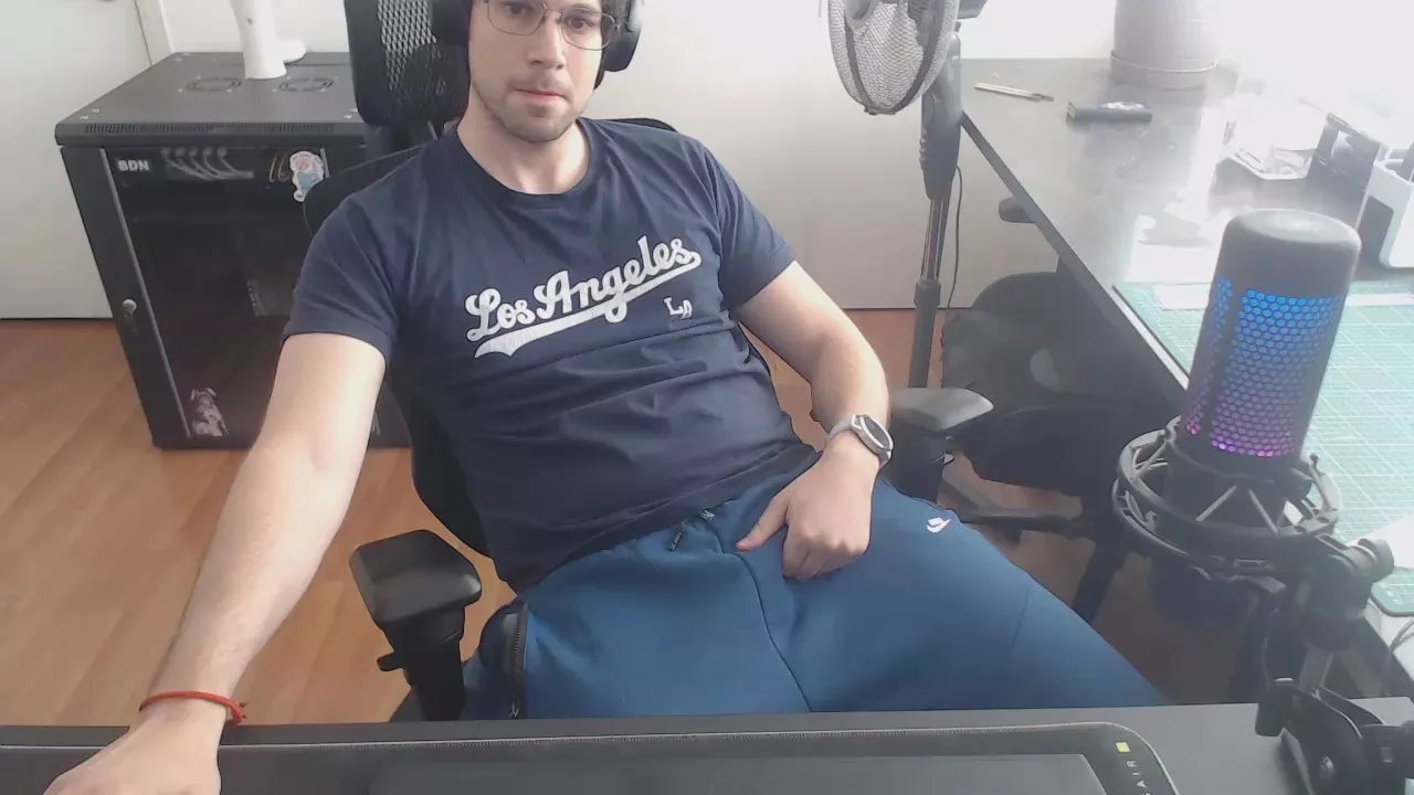 domdaddynsfwcl on Cam4 