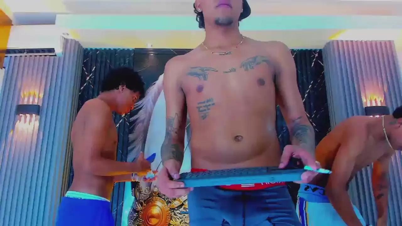 Offline Dominic_Max on Cam4