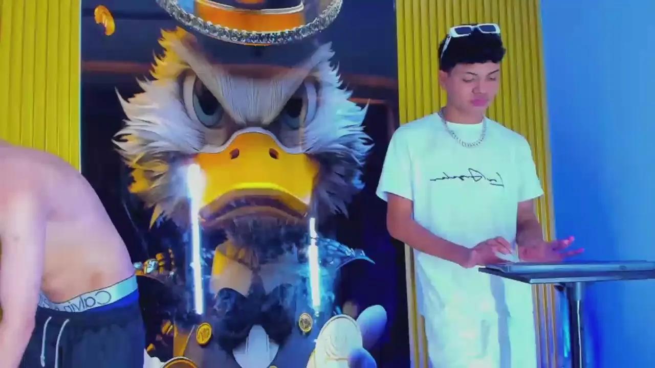 Offline Dominic_Max on Cam4