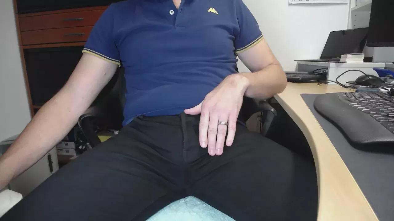 Offline duderuhornyx on Cam4