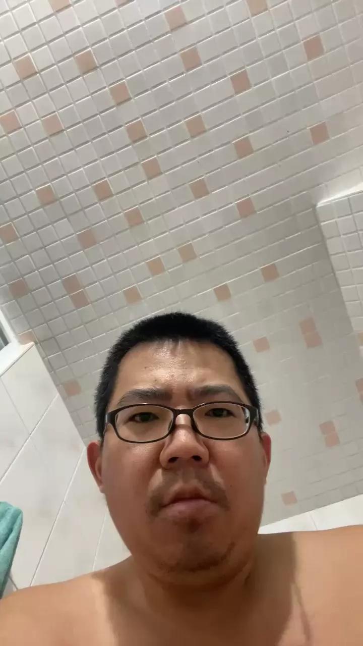Edgemebear69 on Cam4 