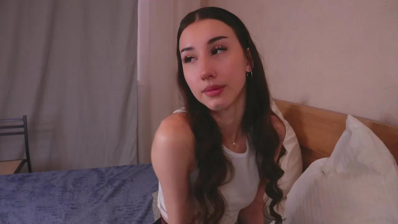 Freechat ElgaBeech on Cam4