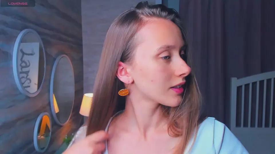 Offline ElvaHakey on Cam4