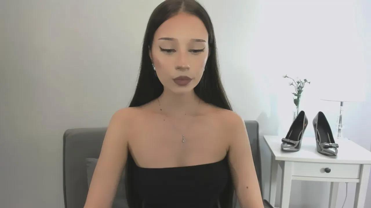 Offline EmilyActive on Cam4