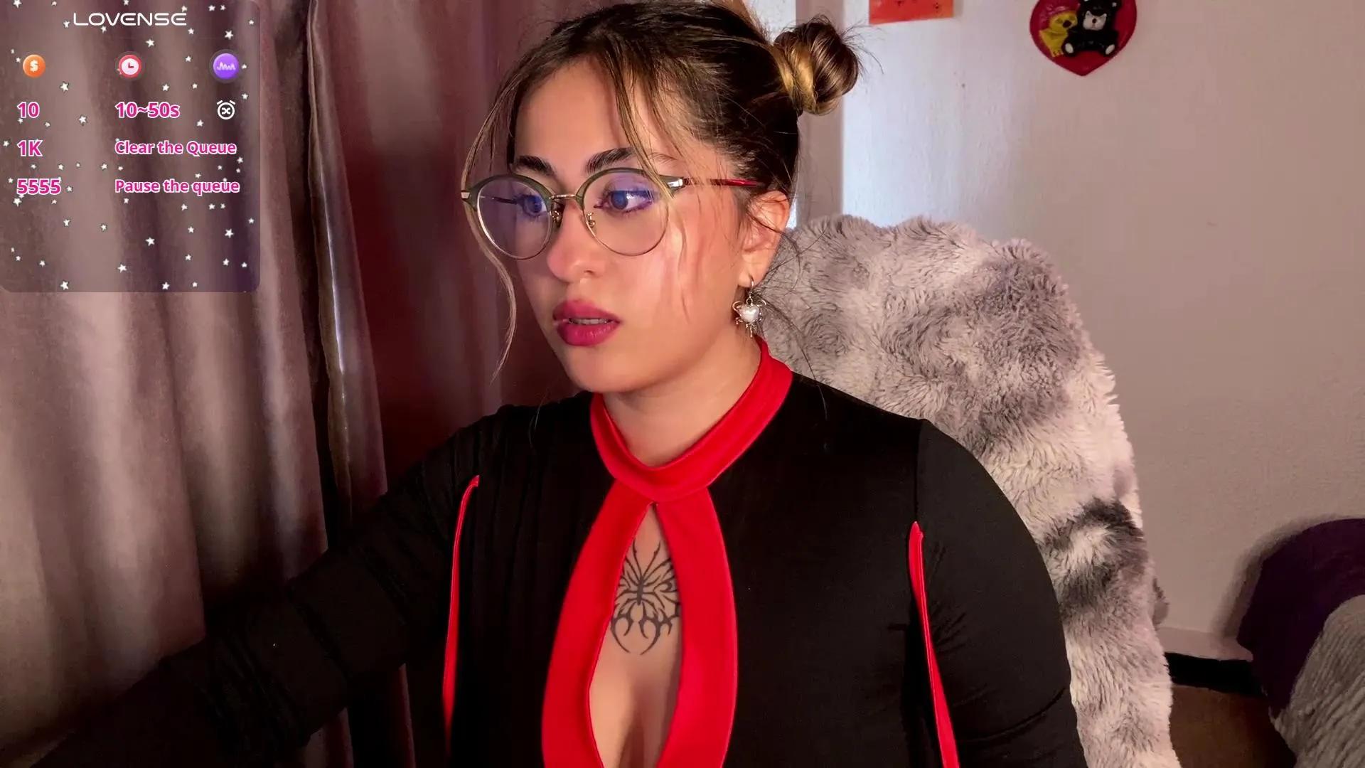 emma_bell1 —  #amateur #striptease #C2C #schoolgirl #masturbation #feet #pussy