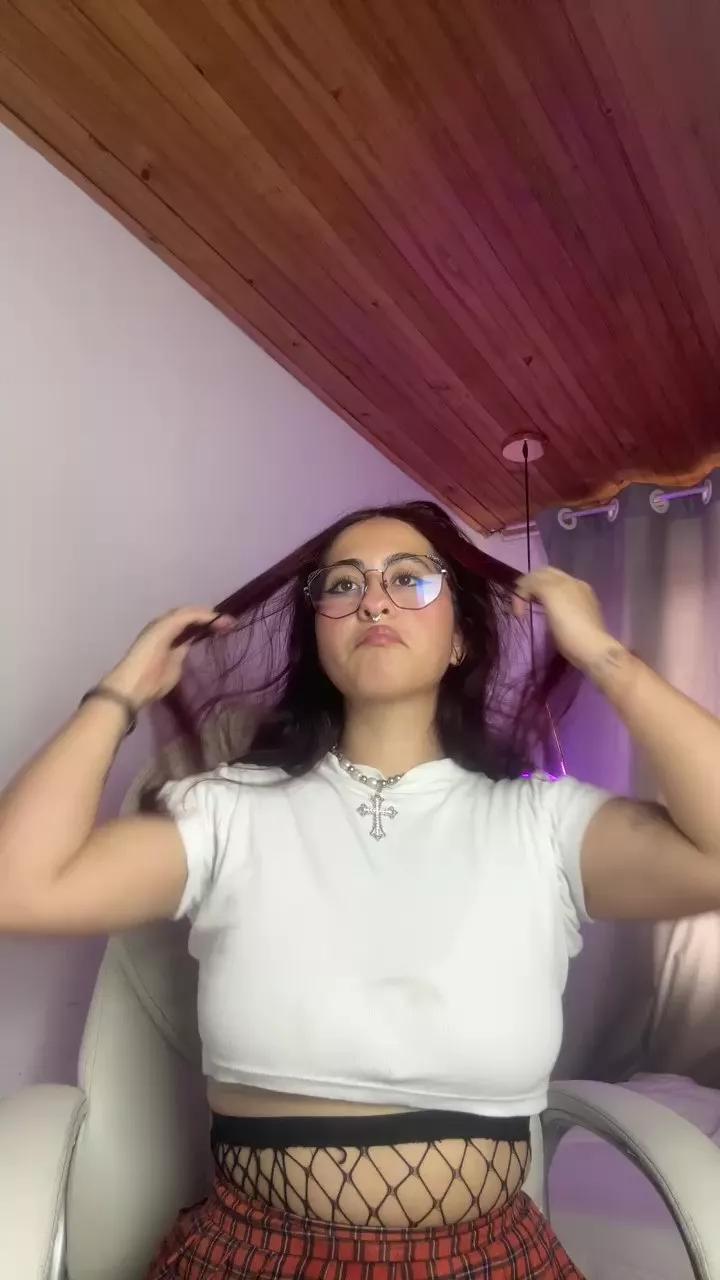 Offline emma_bell1 on Cam4