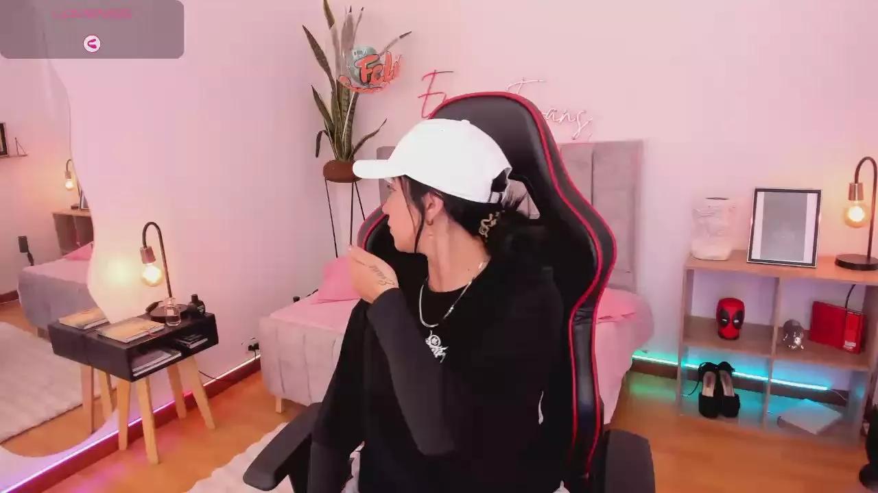 Offline EmmyEvans on Cam4