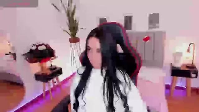 Offline EmmyEvans on Cam4