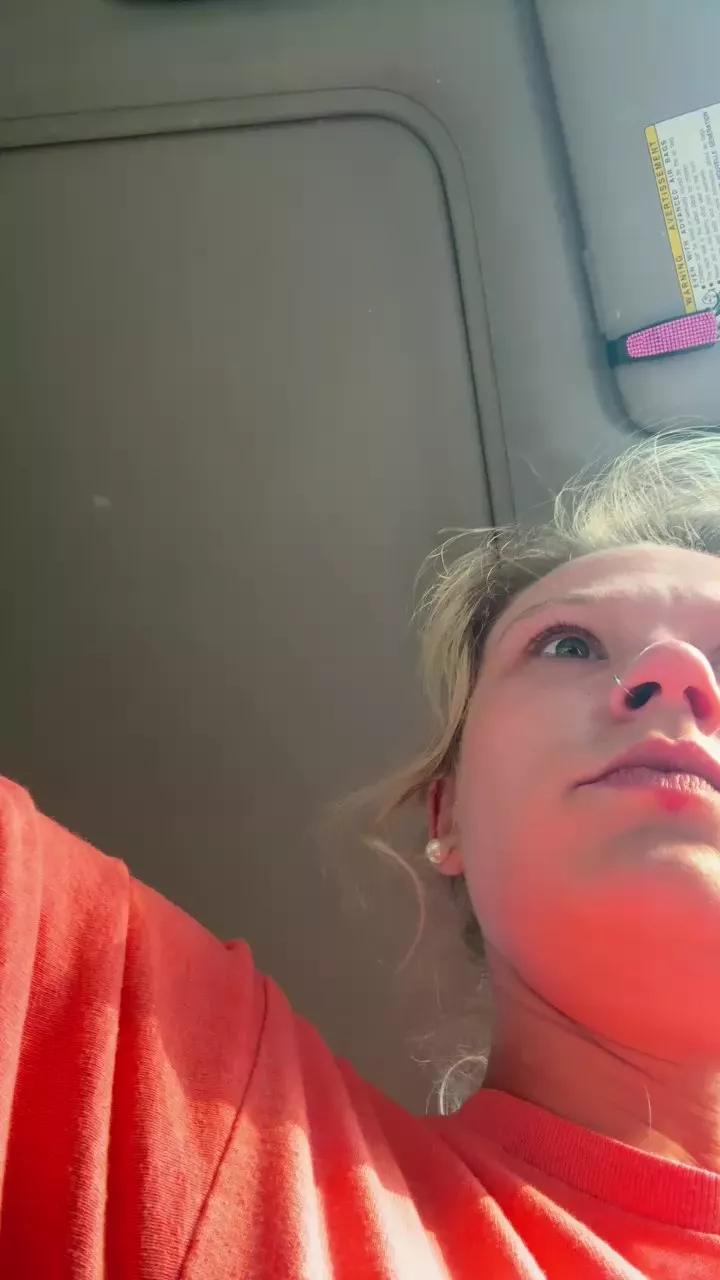 Emwarr1998 on Cam4 
