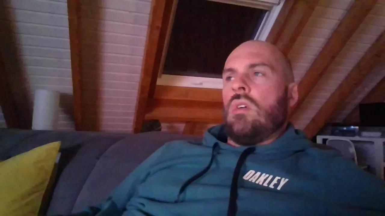 eshot2punkt0 on Cam4 