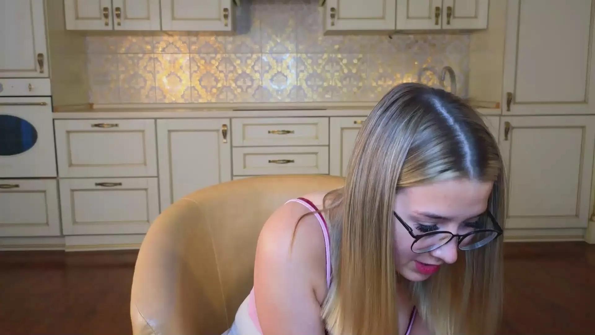 EsmeBoddy on Cam4 