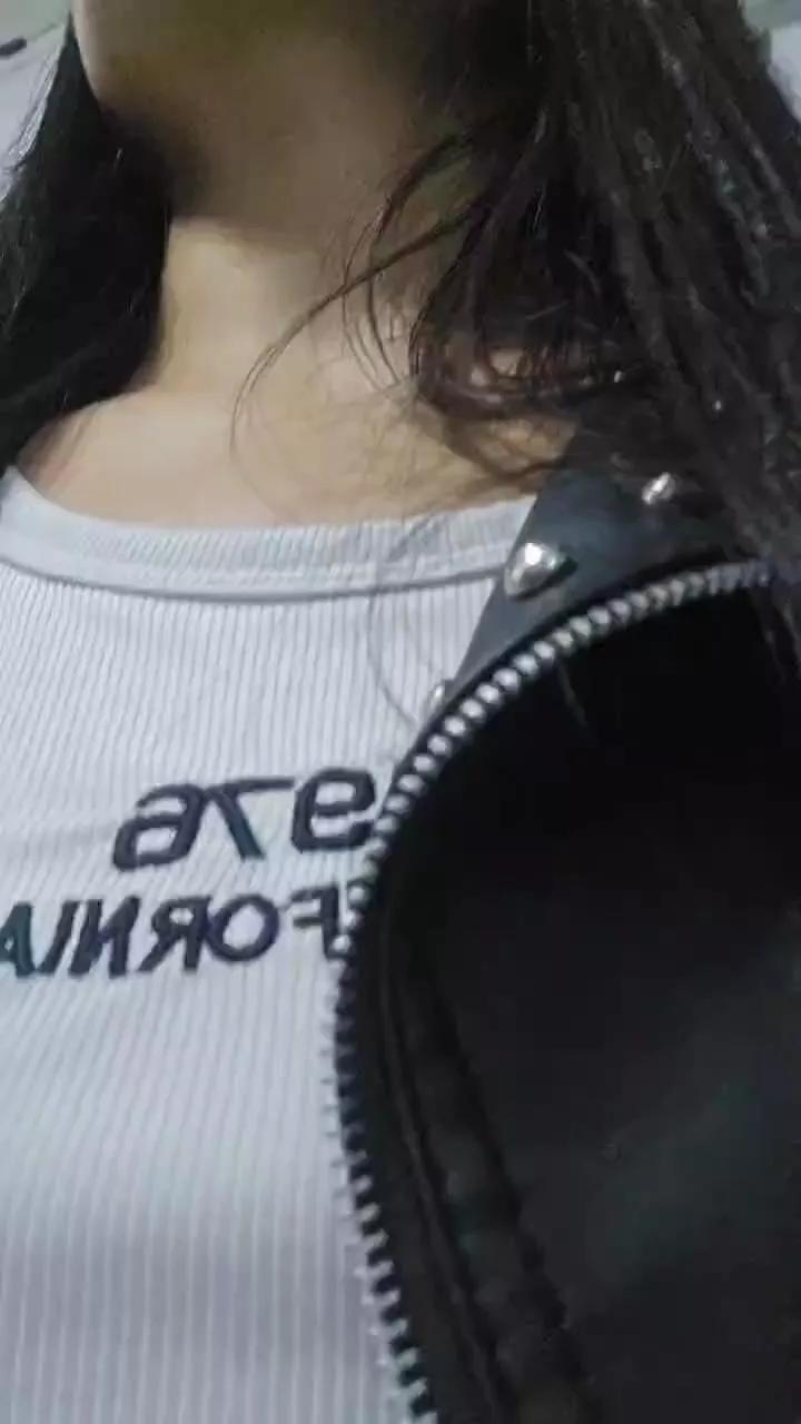 Estefanii_R on Cam4 