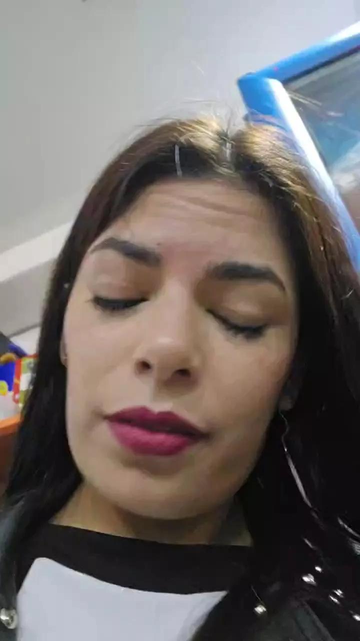 Estefanii_R on Cam4 