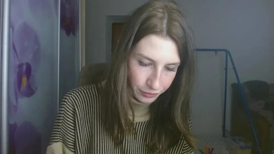 Evelyn_21_m —  #C2C #pussy #cute