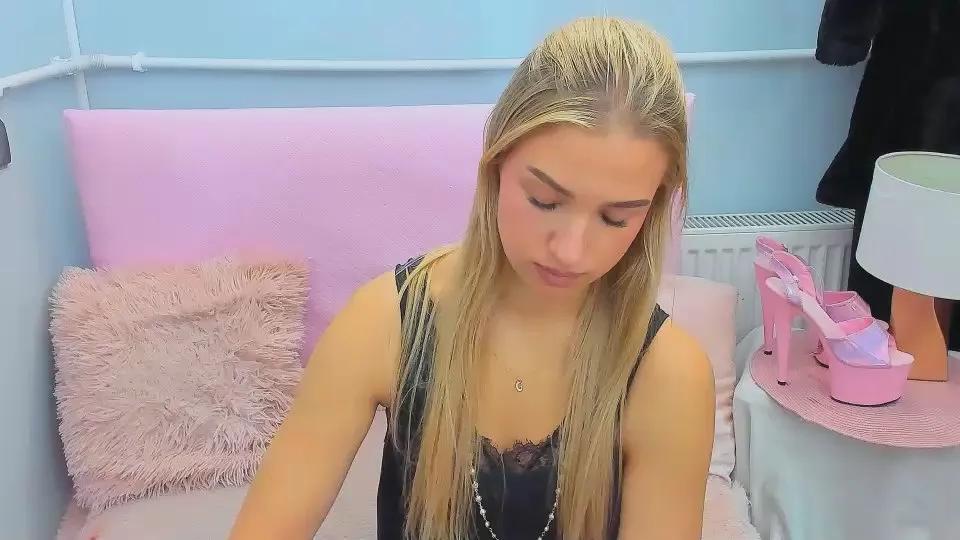 Offline EvetteShow on Cam4