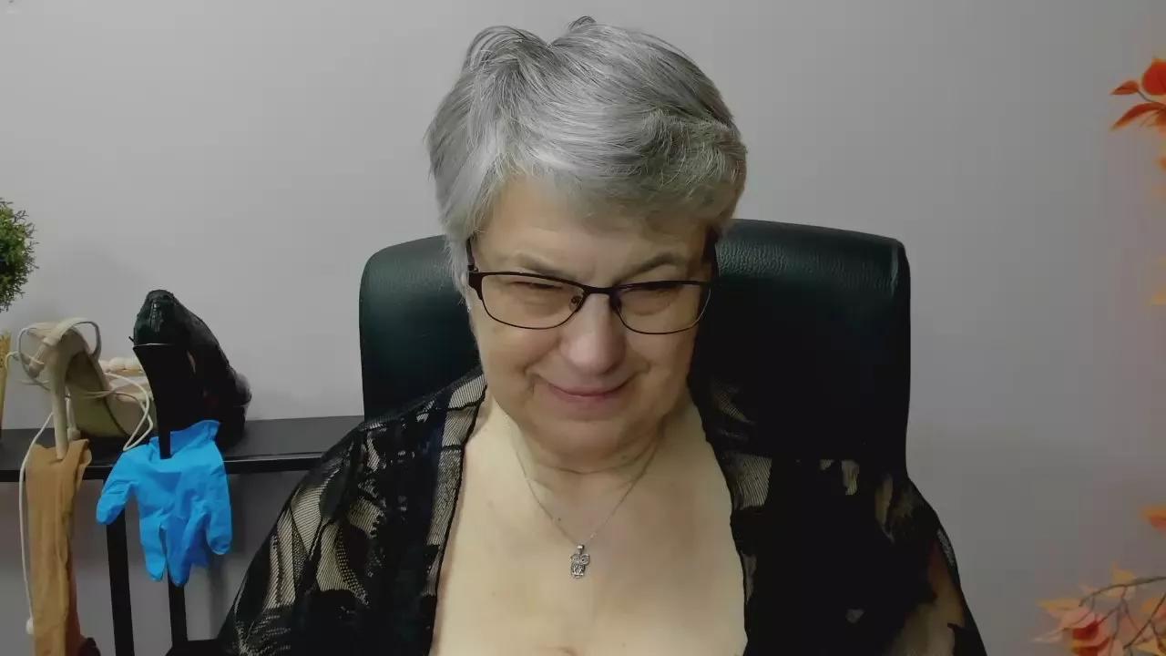 femmeIRIS on Cam4 