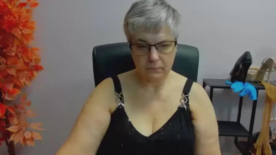 femmeIRIS on Cam4 