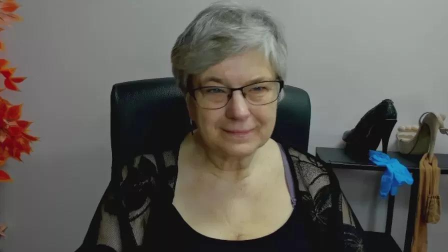 femmeIRIS on Cam4 