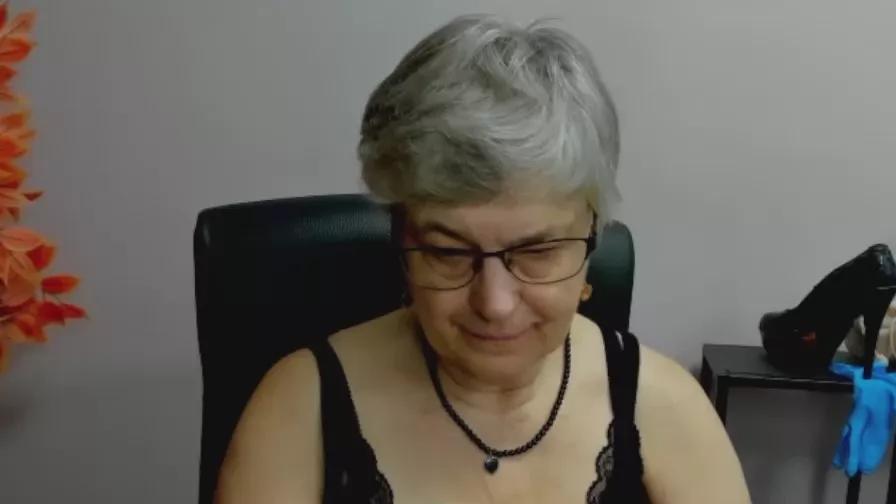femmeIRIS on Cam4 