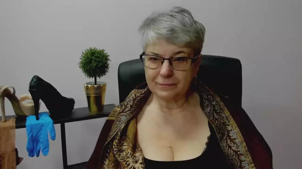 femmeIRIS on Cam4 