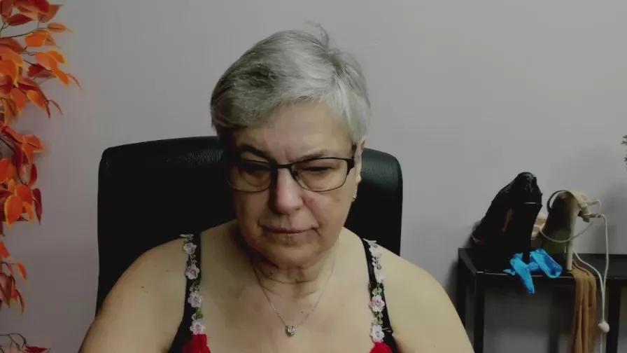 femmeIRIS on Cam4 