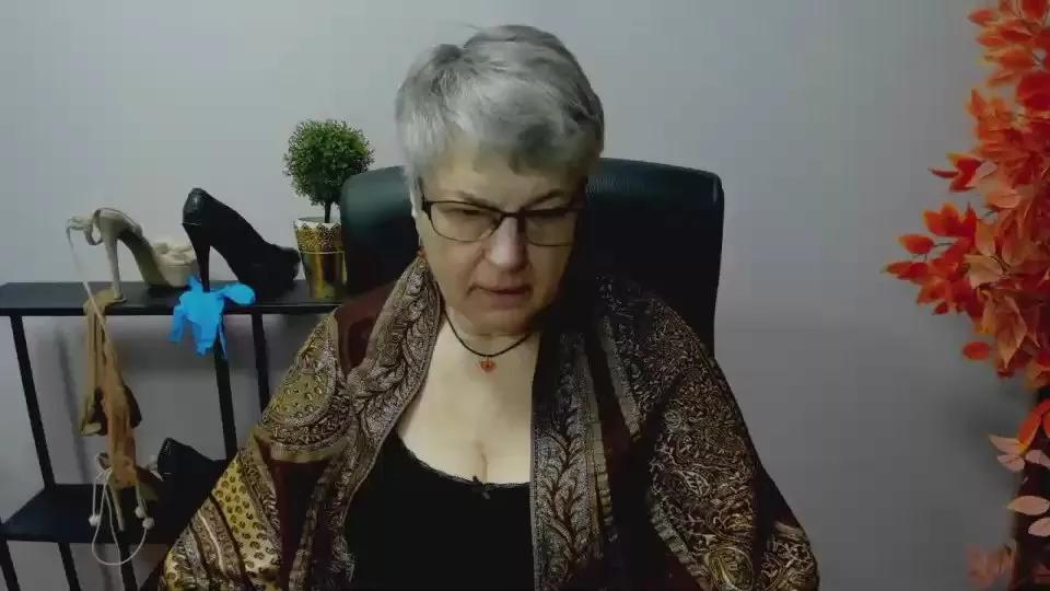 femmeIRIS on Cam4 