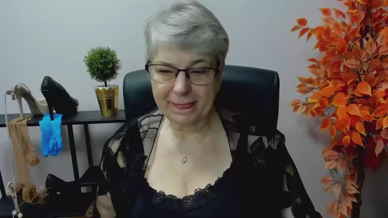 femmeIRIS on Cam4 
