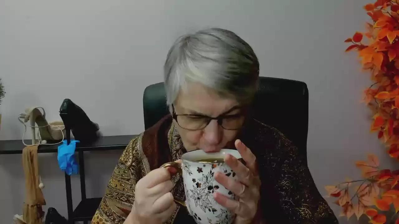 femmeIRIS on Cam4 