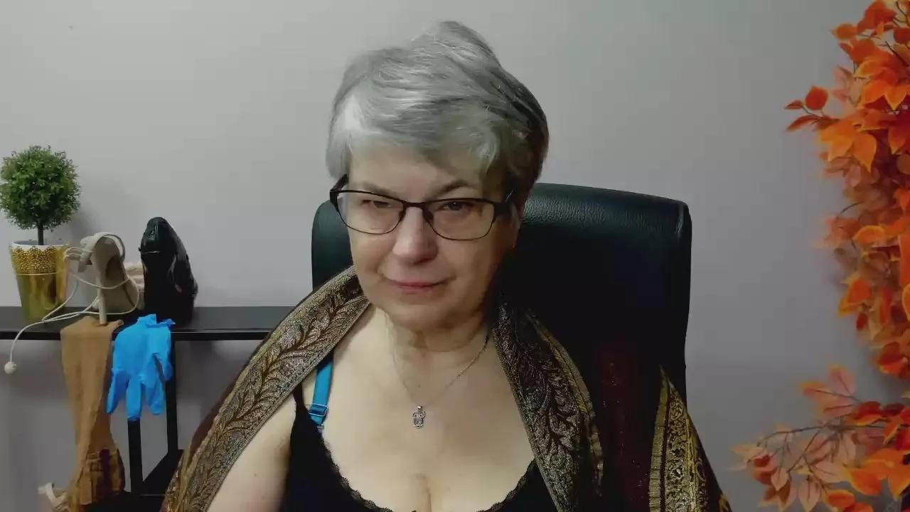 femmeIRIS on Cam4 
