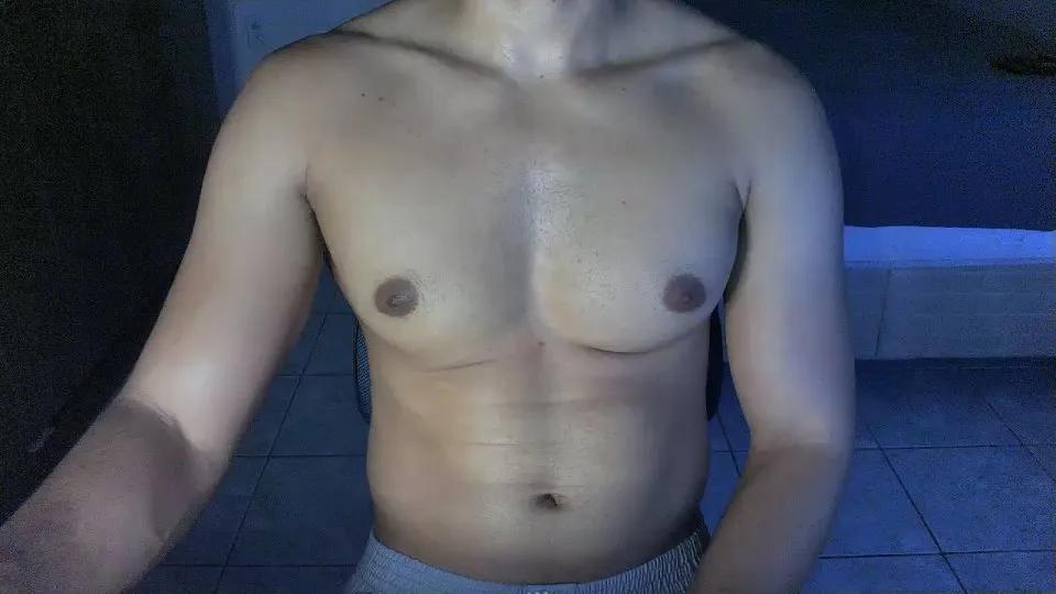 Offline Fessmm on Cam4