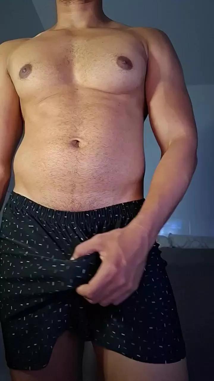 Offline Fessmm on Cam4
