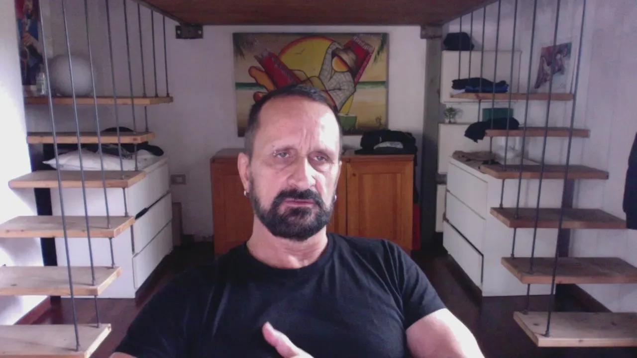 foxfirenze — Freechat on Cam4