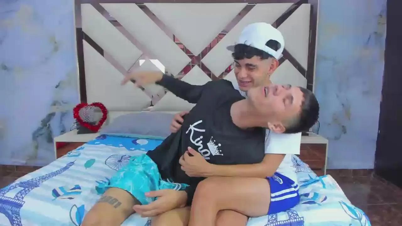 Offline friends_withsex on Cam4