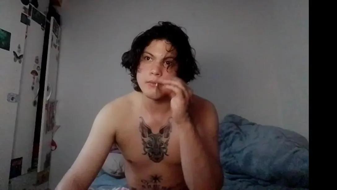 fUMAN2FLORES —  #taboo #feet #gamer #masturbation #smoke