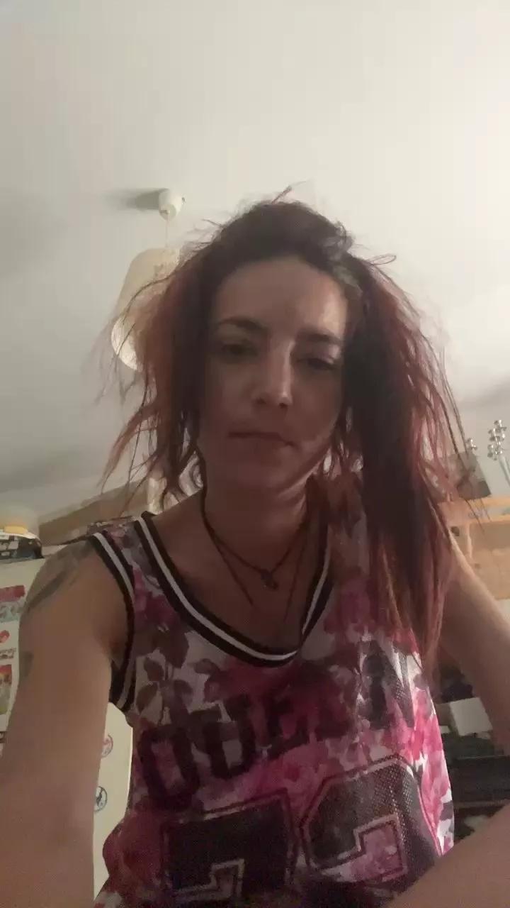 Offline Gioefix23 on Cam4