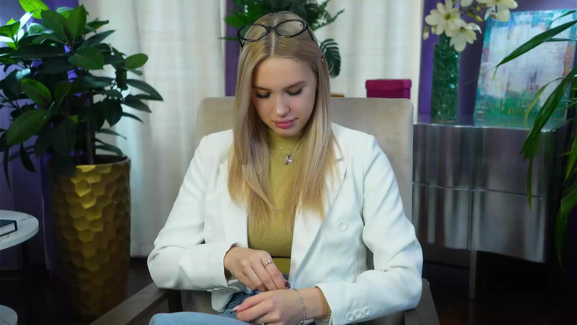 GladysBaggv on Cam4 