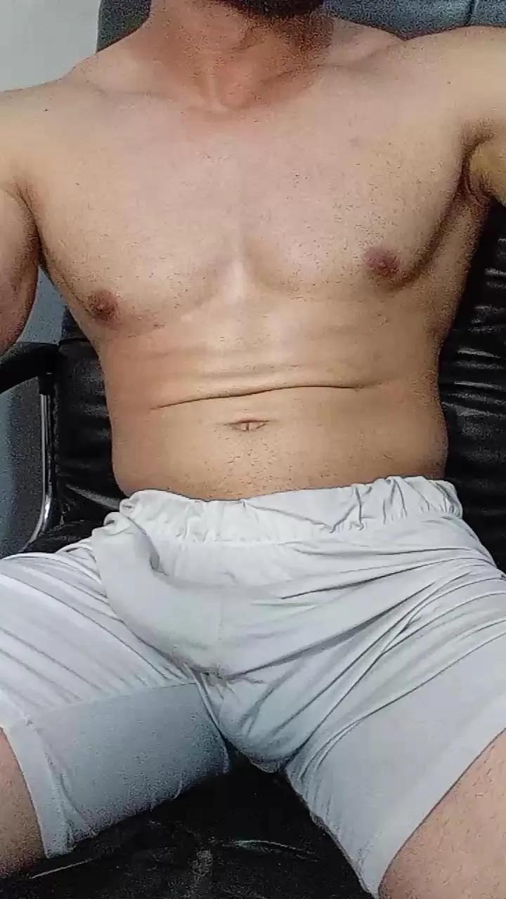 Gustavo20255 — Freechat on Cam4