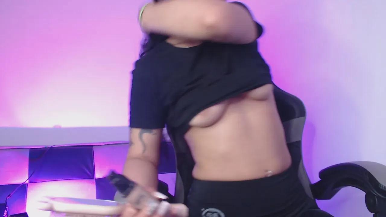 GwenHazel —  #smoke #bigass #striptease #squirt #masturbation #deepthroat #feet