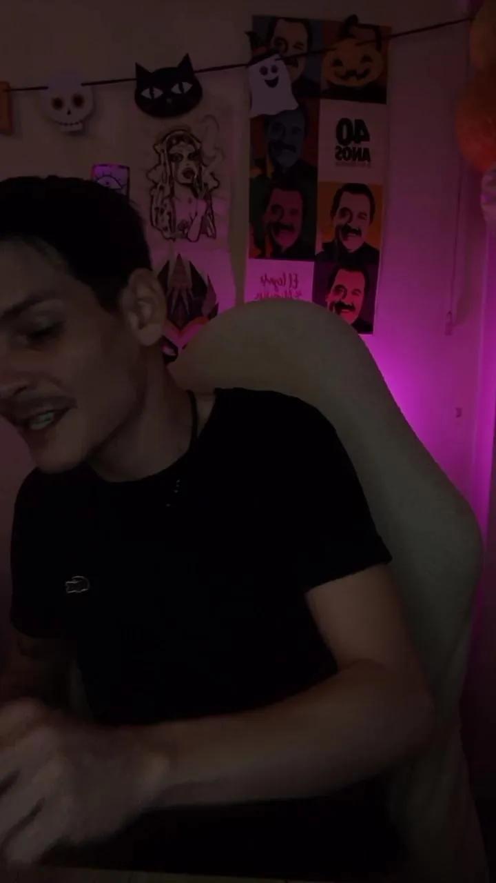 Offline gzandresce33 on Cam4