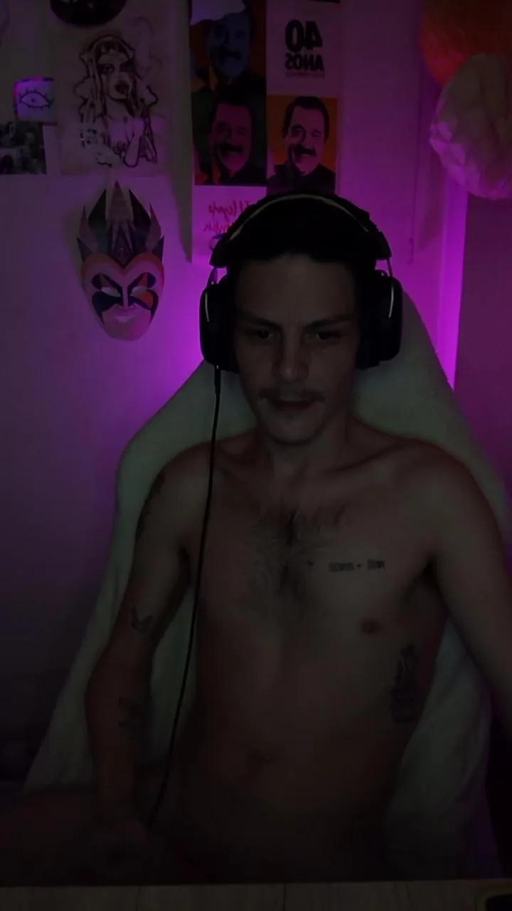 Offline gzandresce33 on Cam4